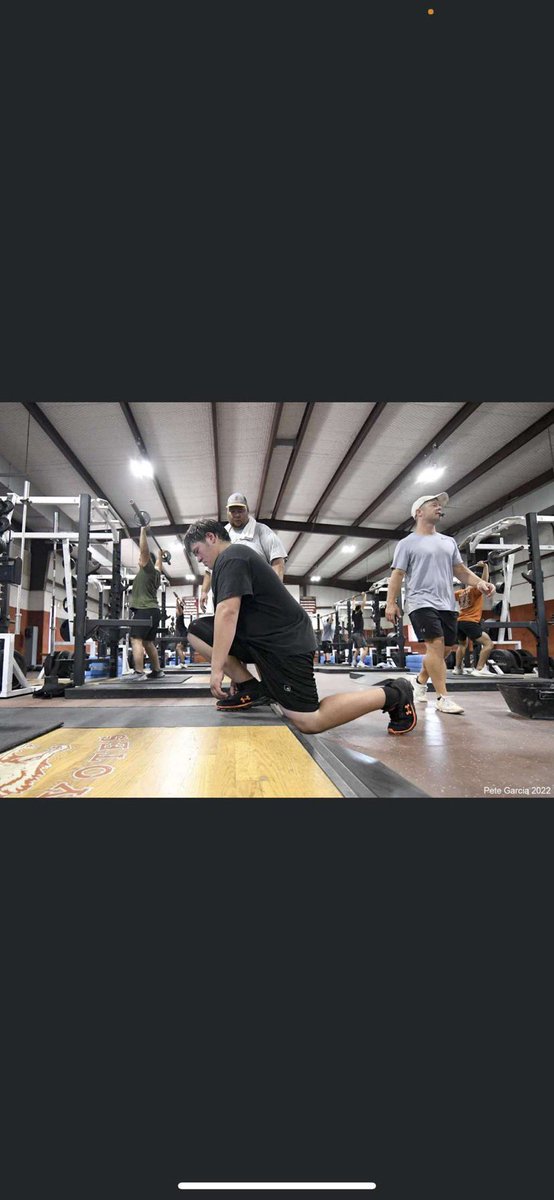 LoganCardona3's tweet photo. Just doing some split squats https://t.co/gGR5q0kCIG