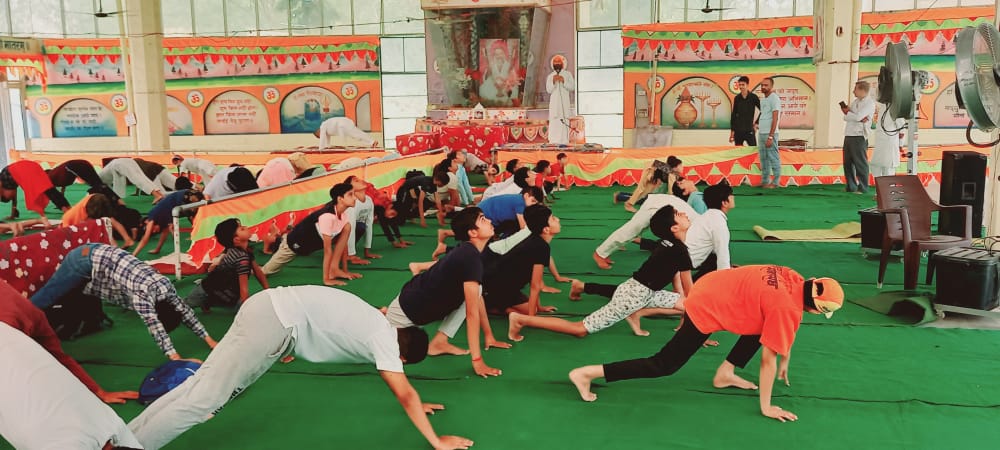 Balsanskarsewa's tweet photo. Sant Shri Asharamji Bapu  क़ी प्रेरणा से चल रहे विद्यार्थी उज्ज्वल भविष्य निर्माण शिविर में
रेवाड़ी (हरियाणा) के विद्यार्थियों को
मिल रहा है महान बनने का साधन... 
देखे झलकियां https://t.co/hk6kAgTghE