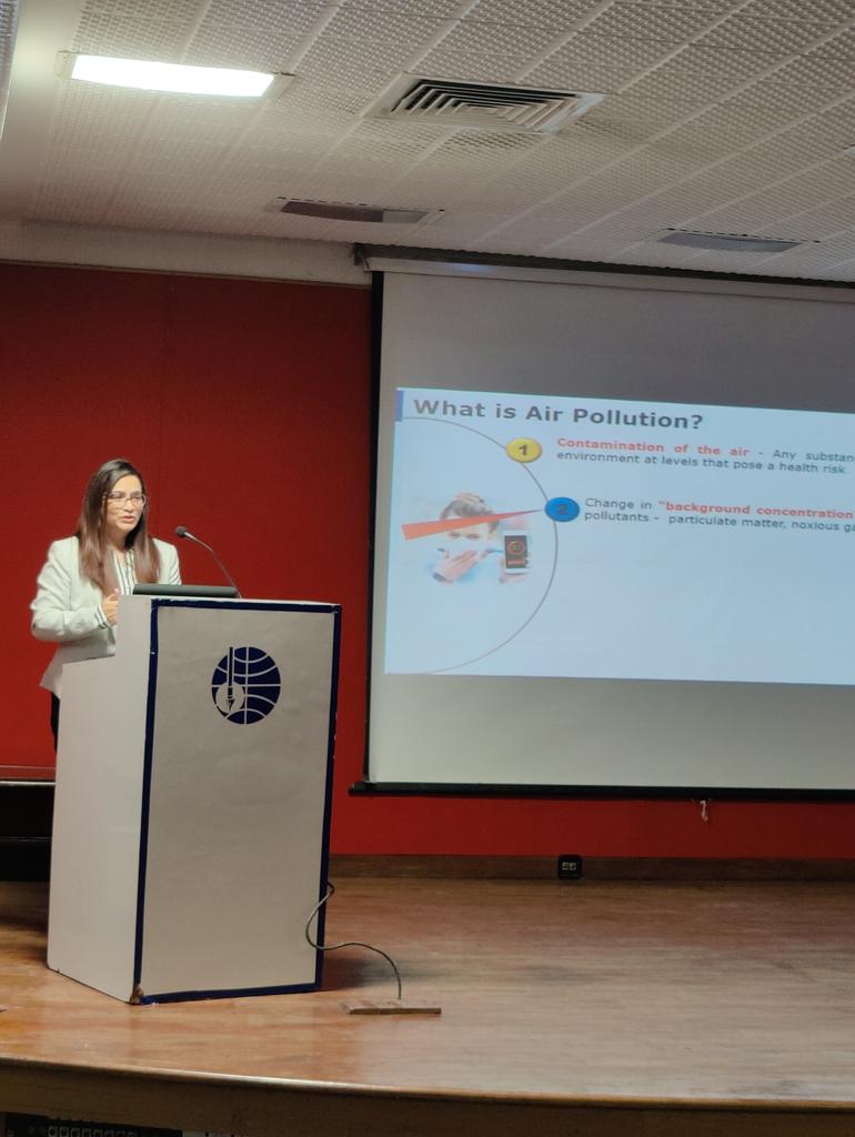 parisarpune's tweet photo. "More than 90% of the world's population is breathing toxic air" - Dr Pratima Singh.
Kick-starting the media workshop on air quality reporting with some basics of #AirPollution

@Brikesh @cleanairasia @iki_germany @MarishaThakur 
#CleanAirPune https://t.co/jWCsrtAXsY