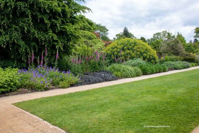 New blog - discovering the rare and the beautiful @HillierGardens with the @GdnMediaGuild Read it here: buff.ly/3xpS7e2 #gardening #gardens