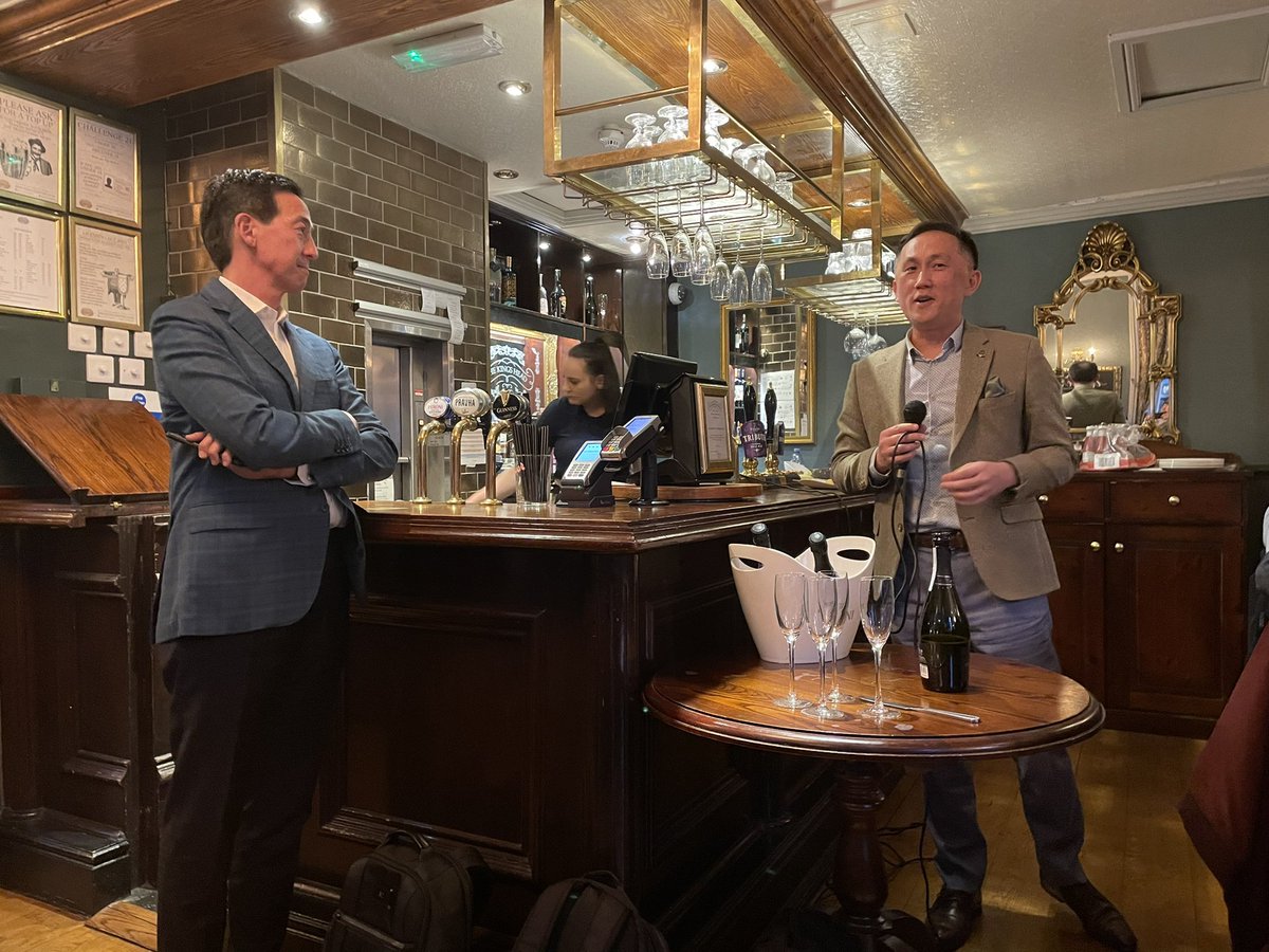 ClareRLangley's tweet photo. Over 100 @BSSHand diplomates now; about 55 together last night during #IFSSH meeting. Thanks to @hunter_alistair & @Medartis_Global for organising and hosting. Great dinner talk from James Chang all the way from Stamford https://t.co/AarkmnyQdi