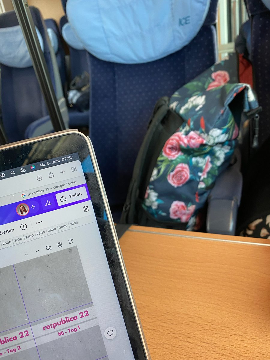 politikakademie's tweet photo. Wir sind auf dem Weg zur @republica nach Berlin! Wir werden euch die Woche über mitnehmen. 🥳 #DasWirdGut https://t.co/7nHpQ0rcfK