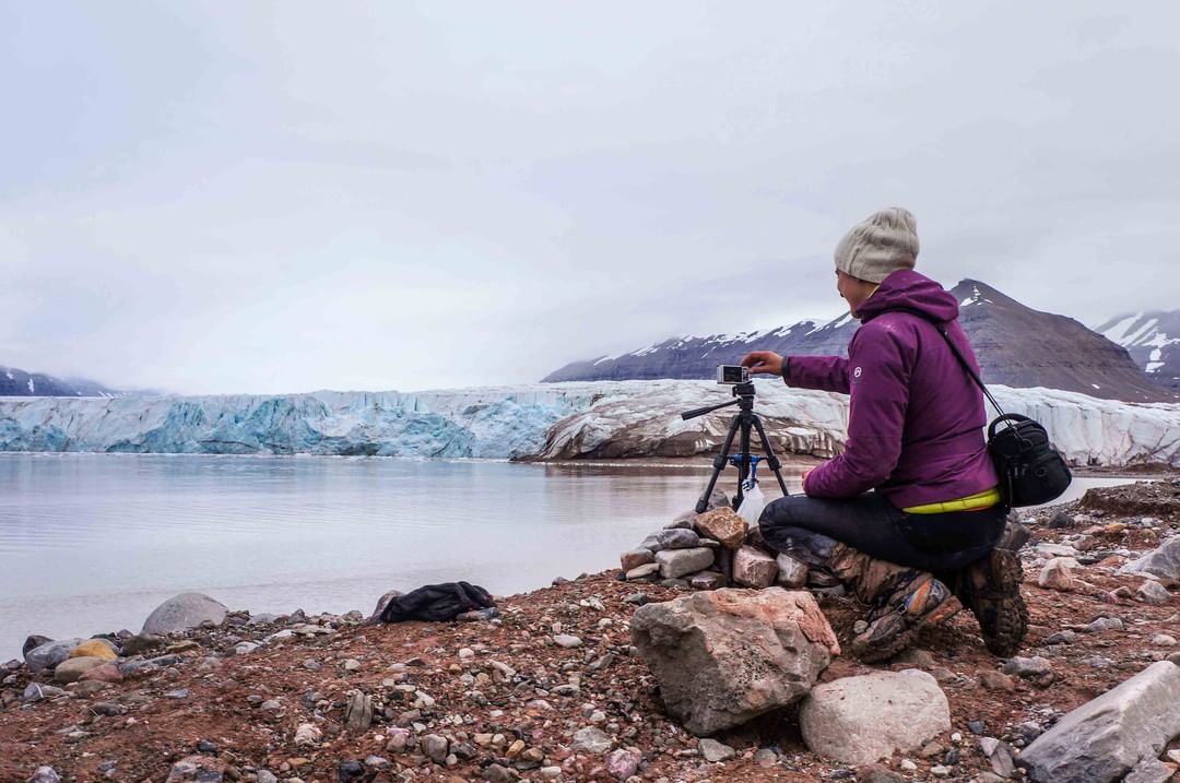 Every wednesday we will reintroduce our amazing team, and today we are happy to celebrate Dr. Dorothée Vallot!

Since our expedition, Do and her family have movde to the french Alps where Do is working as a postdoc for SMHI based in Grenoble. 

climatesentinels.com/dr-dorothee-va…