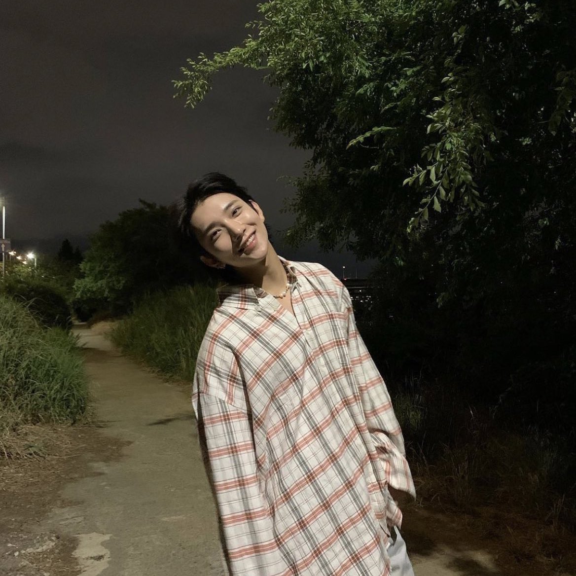 rocketbunnyshu's tweet photo. Han river walk                           Han river date https://t.co/GBrjwZo9at
