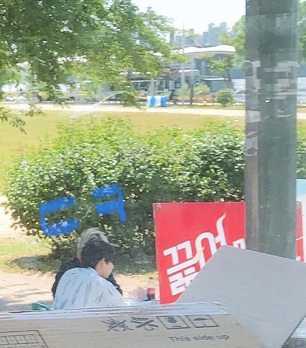 rocketbunnyshu's tweet photo. Han river walk                           Han river date https://t.co/GBrjwZo9at
