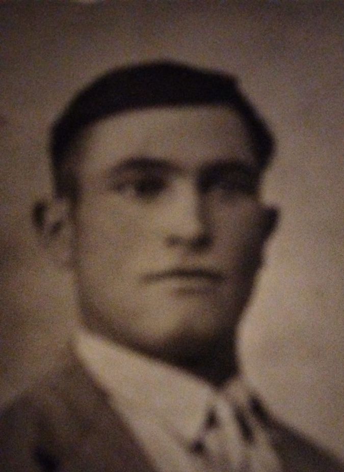 HomenajeREP's tweet photo. José Aguado Fernández (1906-1940). Jornalero y albañil de Alcobendas. Militante de la CNT durante la II República. Durante la Guerra Civil se dedicó a difundir propaganda de la CNT en la retaguardia junto a su hermano menor Manuel Aguado Fernández. 👇 https://t.co/mFl8w3aV6M