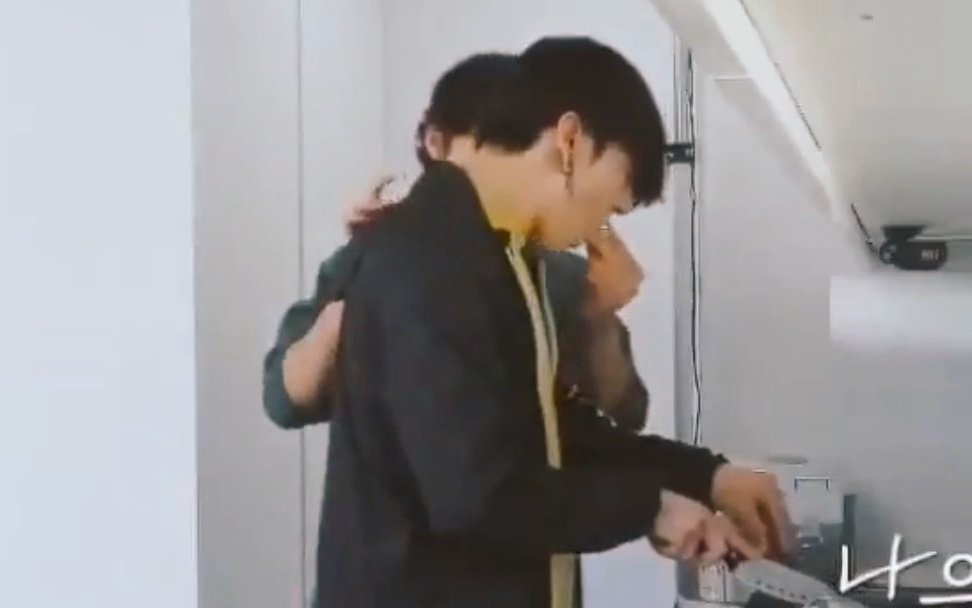 Jungkookaa7's tweet photo. Put taekook in the kitchen and watch their newly married behaviour come out — https://t.co/s8jeCZqRv6