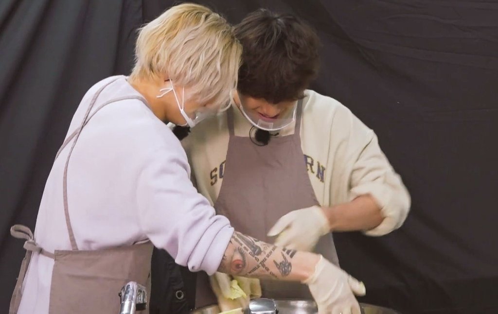 Jungkookaa7's tweet photo. Put taekook in the kitchen and watch their newly married behaviour come out — https://t.co/s8jeCZqRv6