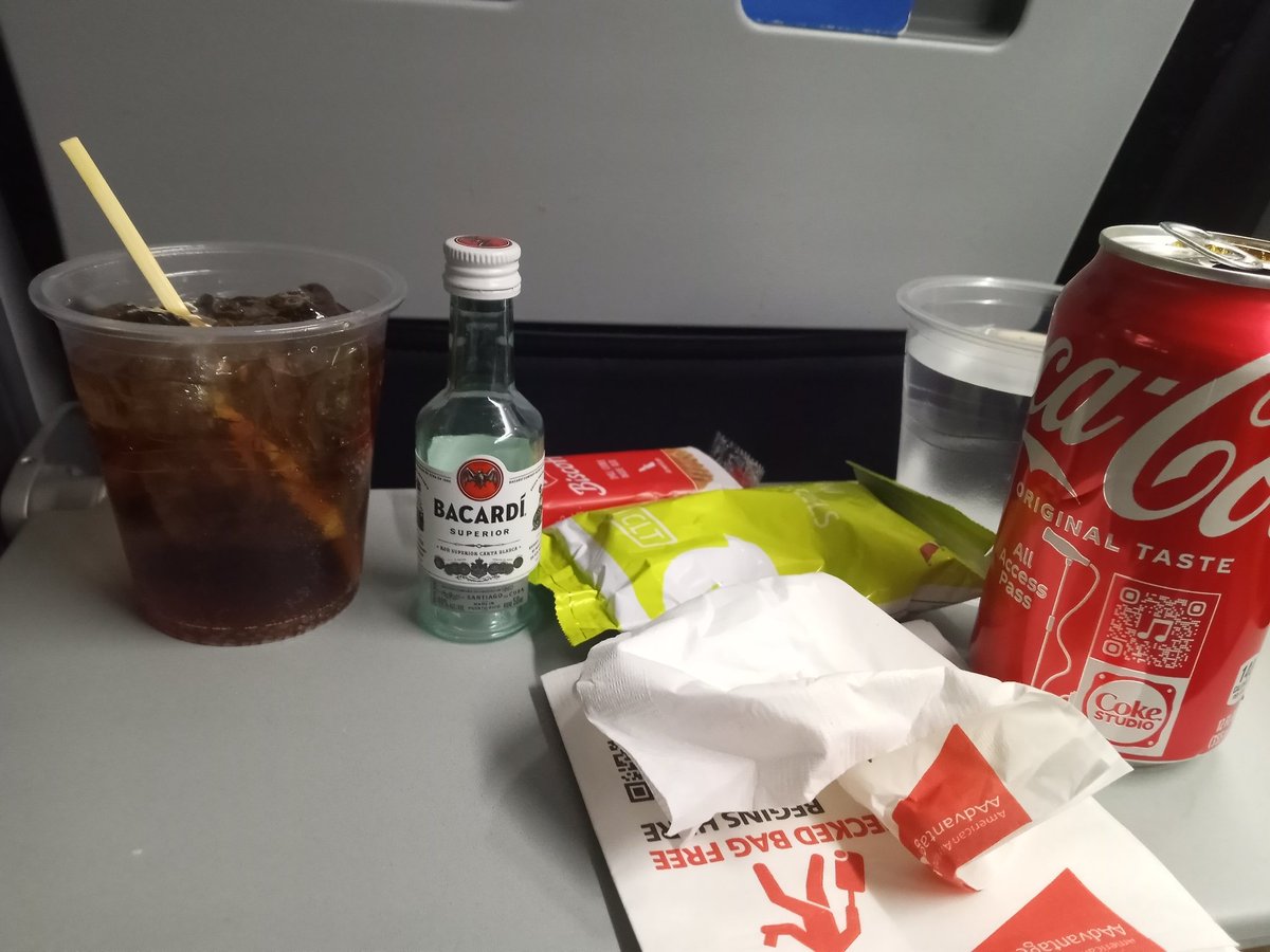 dynastynirvana's tweet photo. Ended up get a free drink on my way to Jacksonville shooooo https://t.co/7yajOj1UM2