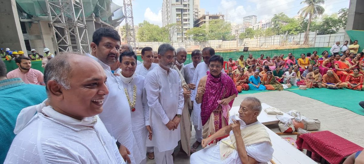 ParagShahBJP's tweet photo. वन अर्थ नायडू कॉलनी घाटकोपर पूर्व येथील (देरासर) जैन मंदिरात शिलान्यास विधी कार्यक्रम सम्पन्न करण्यात आला. यावेळी आयोजित करण्यात आलेल्या या कार्यक्रमामध्ये मोठ्या संख्येने नागरिक उपस्थित होते. https://t.co/ce849rfJgA