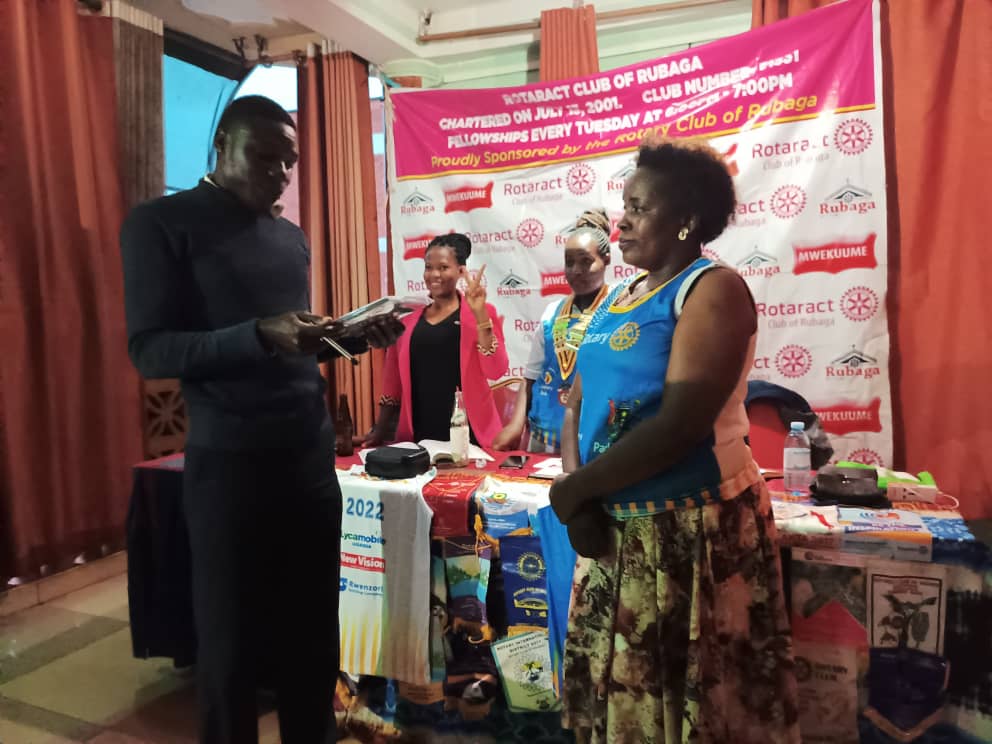 RotaractRubaga's tweet photo. About yesterday's fellowship!
We were honored to have the Cancer Run11 Registration Chair @CMP Prossie Namatovu Lukwago who called upon everyone to participate in the Run to save a life.
We pledge our participation as a Club.
We extend our sincere gratitude to you
Continued👇👇 https://t.co/6zYMKIcNWC