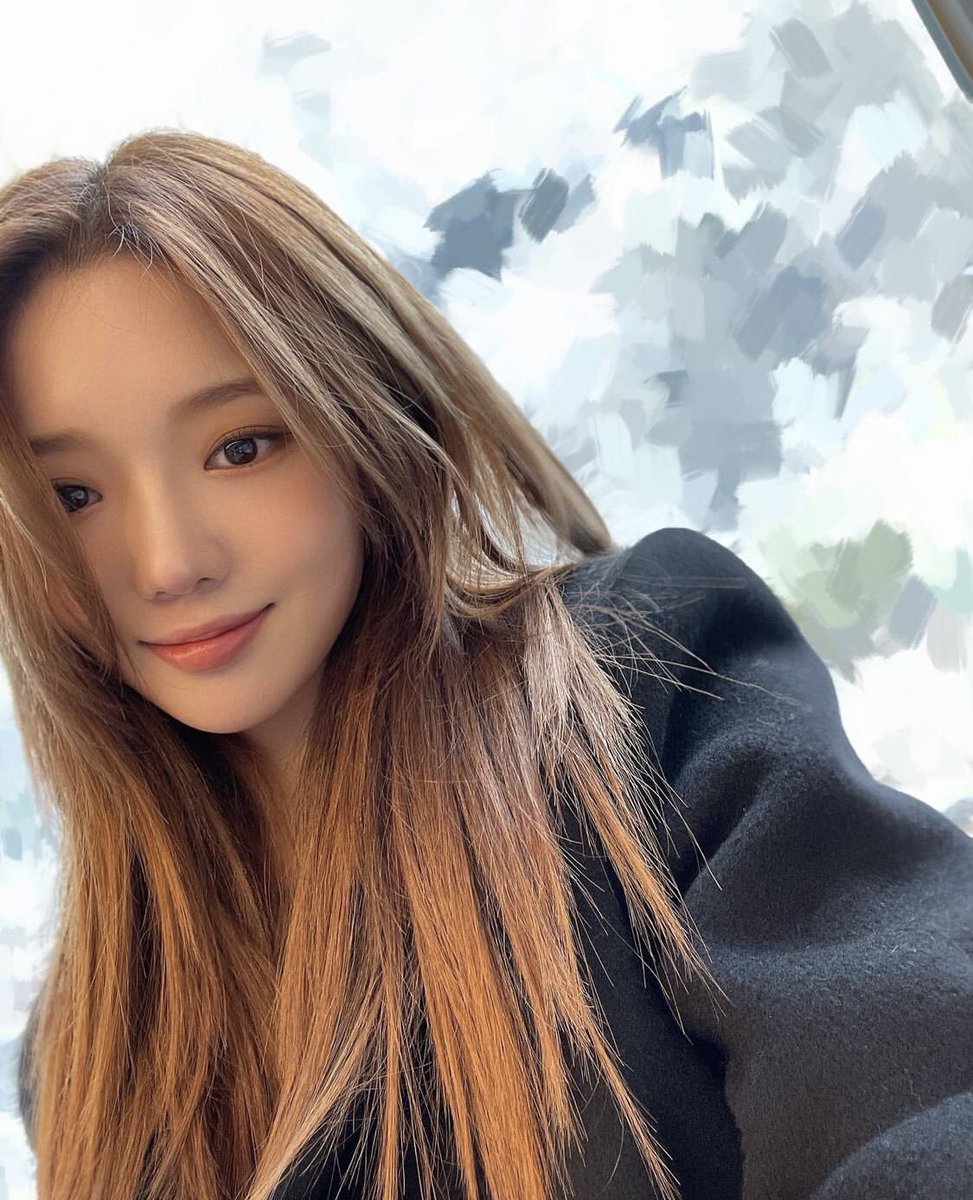 Jisszen's tweet photo. Grab coffee and milk tea with sweet brownies in the prettiest afternoon while relaxing to enjoy the beautiful afternoon sky. When my schedule was very leisure, I often visited a nearby café to drink a cup of cold coffee and it felt really good. I’d love to drink some ice coffee! https://t.co/jfQMCpANXR
