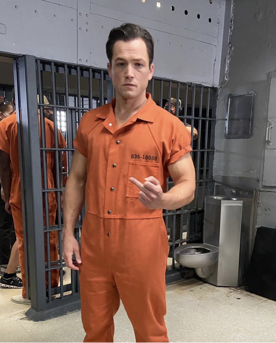 _flashsmash's tweet photo. よし今日、ていうか日付変わる時だけど、ついに"BlackBird"予告編上がるぞ、楽しみ！！

#taronegerton #blackbird  #タロンエジャトン https://t.co/7BGx3nUn4P