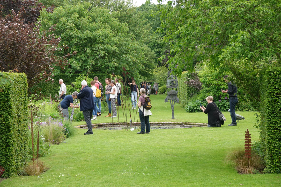De FINAL ATTRACTION was een groot feest. We danken al onze tuinvrienden voor hun komst en hun betrokkenheid. Het Dagblad van het Noorden had een leuk artikel. Vanaf woensdag 15 juni t/m zaterdag 2 juli houden we een uitverkoop. dekleineplantage.nl