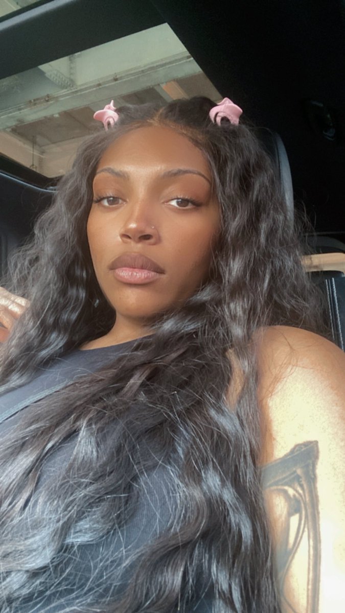 mimi tweet media
