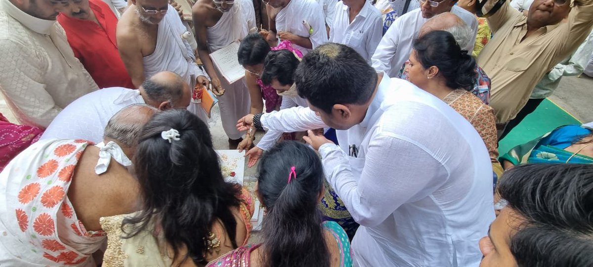 ParagShahBJP's tweet photo. वन अर्थ नायडू कॉलनी घाटकोपर पूर्व येथील (देरासर) जैन मंदिरात शिलान्यास विधी कार्यक्रम सम्पन्न करण्यात आला. यावेळी आयोजित करण्यात आलेल्या या कार्यक्रमामध्ये मोठ्या संख्येने नागरिक उपस्थित होते. https://t.co/ce849rfJgA