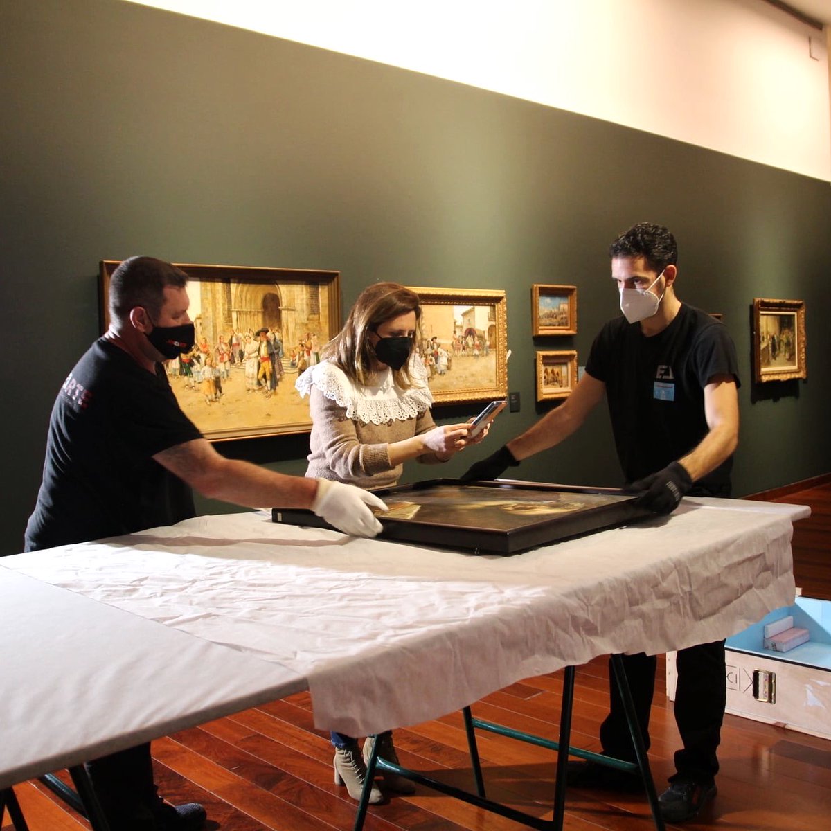 josearte_'s tweet photo. Nos dedicamos al #transportedearte, pero ¡eso no es todo! Tienes todos los detalles en https://t.co/fGN5O6NJA6
 
🎨 Manipulación de obras de arte
🛠 Montaje de exposiciones
📦 Fabricación de embalajes
🏠 Almacenaje de obras de arte
🖼 Museografía

📷 @MuseoMUBAG https://t.co/km94fpHorU
