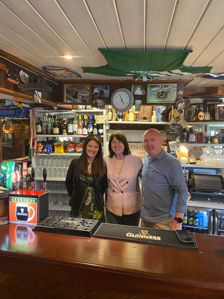 THEBECKS_'s tweet photo. Thanks to the Lovely Ambassador Cronin @USAmbIreland for dropping in yesterday @THEBECKS_ on her trip around the royal county @meathchronicle.  We’ll able to pull the perfect pint 👌🏾 https://t.co/8WQ86KHaeR