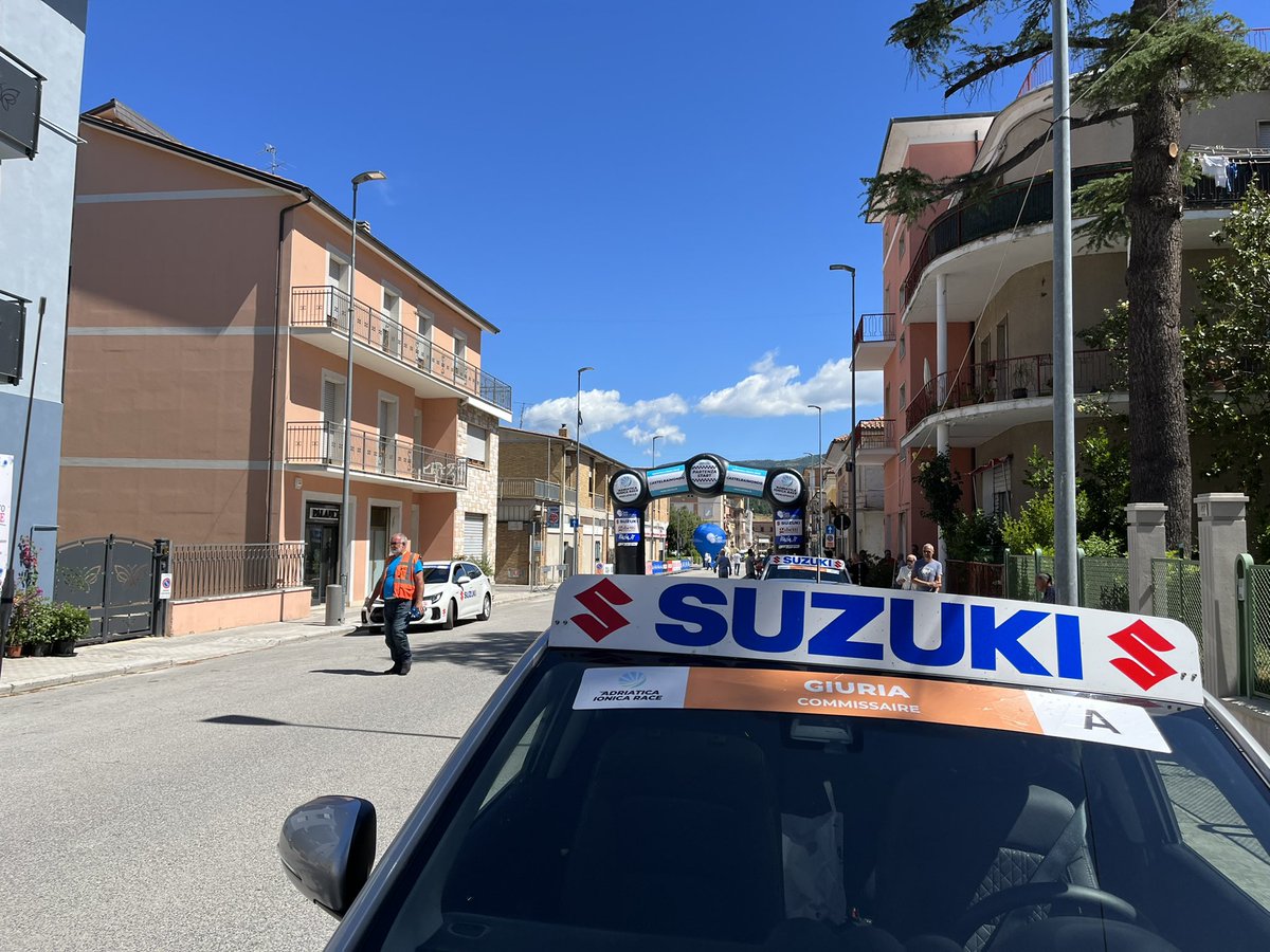 race_ai's tweet photo. Buongiorno Castelraimondo!! Tutto pronto per il via della quinta ed ultima tappa di #Airace22 https://t.co/lrayzRvu17