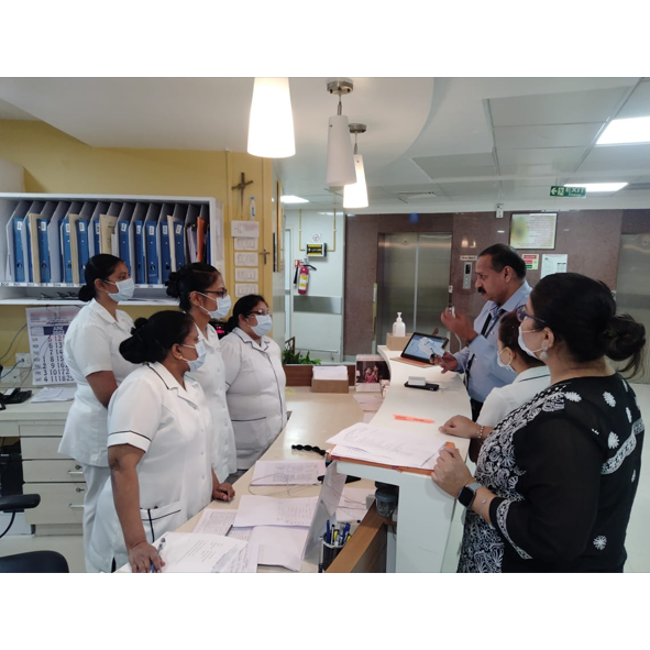 vTitan_Corp's tweet photo. Nurses exploring the features in Accuflow Drip Monitor application. Visuals from Accuflow Drip Monitor Training. #vTitan #IVDripMonitor #IVInfusionMonitor #WirelessDripMonitor https://t.co/ec91LASwOs
