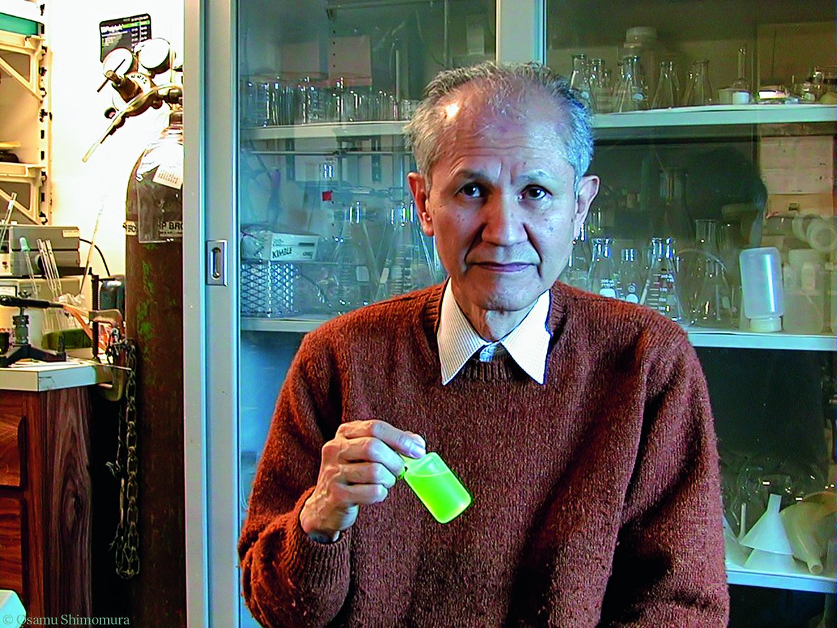 "I learned that any difficult problem can be solved by great effort."

Chemistry laureate Osamu Shimomura dedicated his life to studying the bioluminescence of the luminous jellyfish Aequorea, and discovered green fluorescent protein, GFP.

#WorldOceansDay