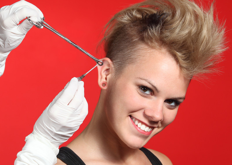 skincare5ws's tweet photo. There are a few misconceptions surrounding piercing bumps that might cause some anxiety. To help quell your fears, here is a guide to piercing bumps, treatments, and common myths. https://t.co/jqsWwCyg9z #Freshtrends #Bodyjewelry #bodypiercing #piercingbumps https://t.co/Sh0fdqeXoD