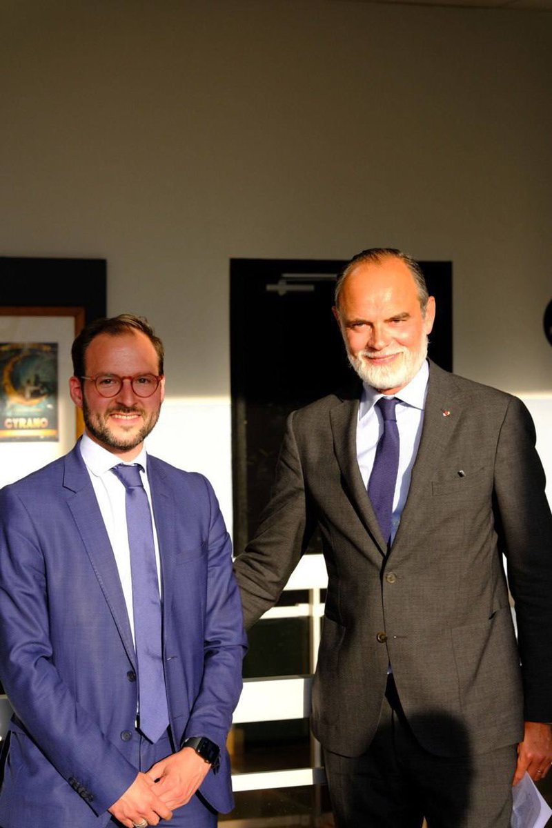 victorienlachas's tweet photo. Un grand merci à Édouard Philippe
pour son soutien !

Ensemble, nous faisons de nos
différences une force et nous portons
le projet d'Emmanuel Macron pour une
France plus humaniste, plus
écologique et plus européaniste.

#legislatives2022 https://t.co/fqK4QNImsH