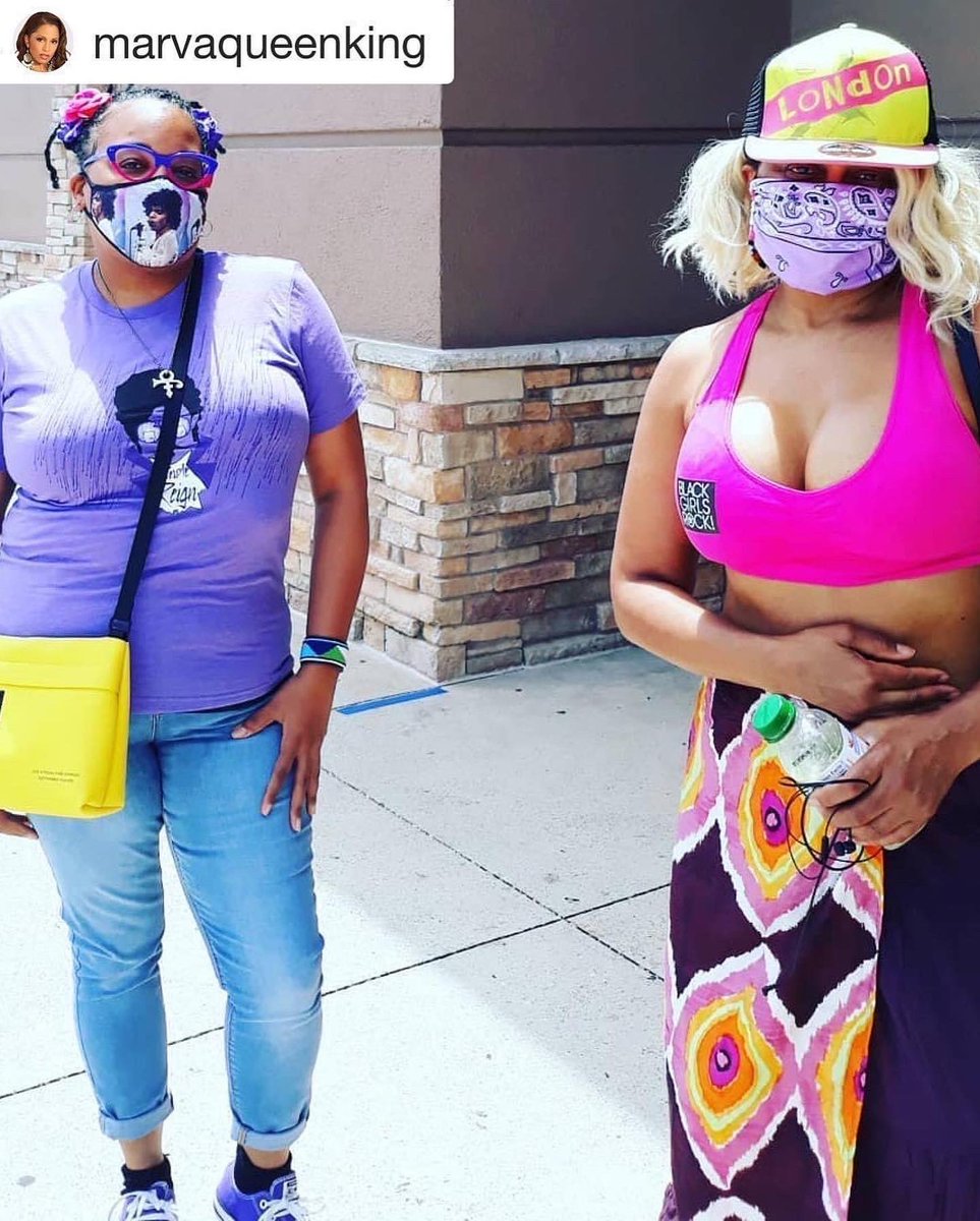 delasoulsister's tweet photo. 2 years ago I was walking into Marshall’s in Katy,TX on Prince bday &amp; met MARVA KING! 😱
She complimented me on my Prince mask 😷 told me she knew him. THEN SHE TOLD ME WHO SHE WAS! 😱 I didn’t recognize her with her mask on! 🙏🏾 #MarvaKing #PrinceDay2022 https://t.co/bxxH9lOTWn