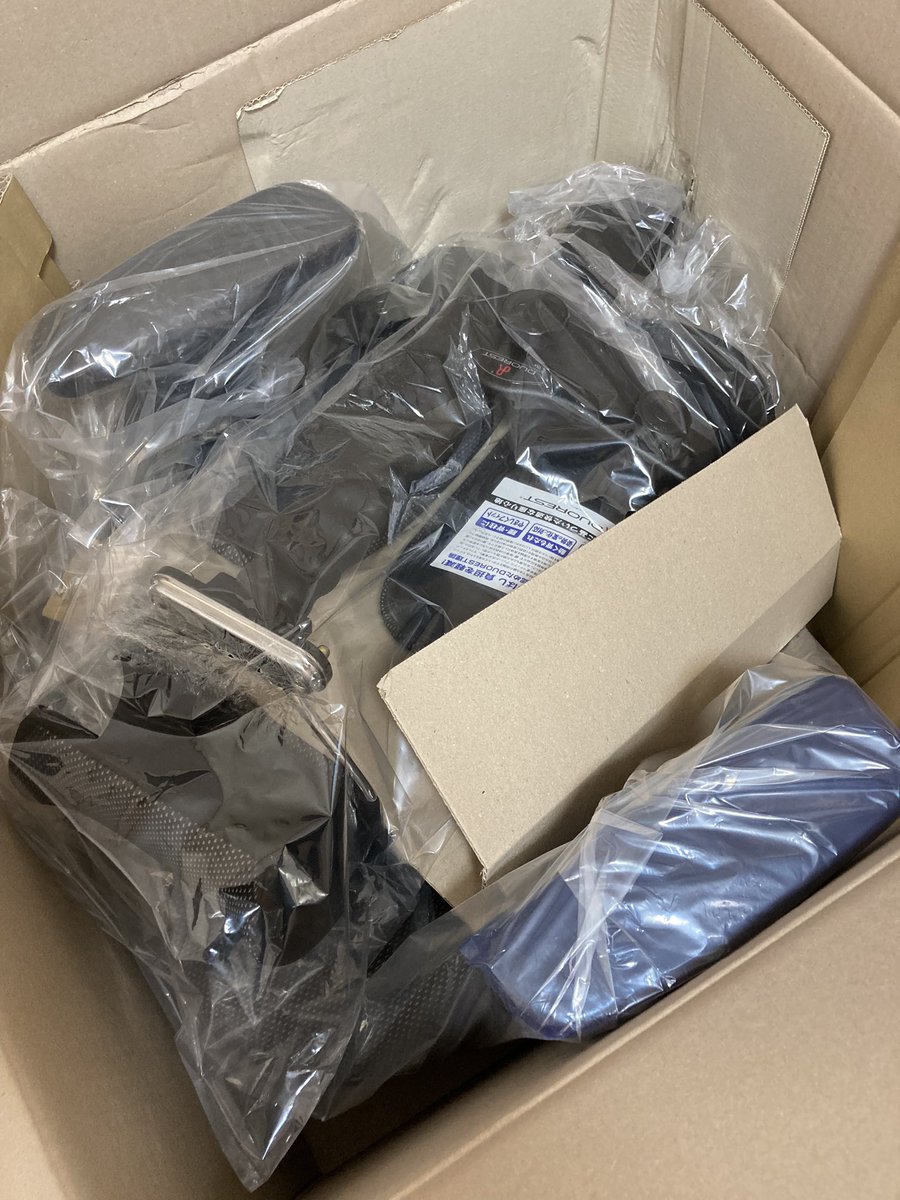 simiruninimomo's tweet photo. でかいプラモ作りましたwww
パーツは少なかったので20分もかからず完成。
むしろ片付けの方が大変だった💦
今日から腰とお尻が楽になる生活ぅ♫
#DUOREST https://t.co/QES1zRGQCD