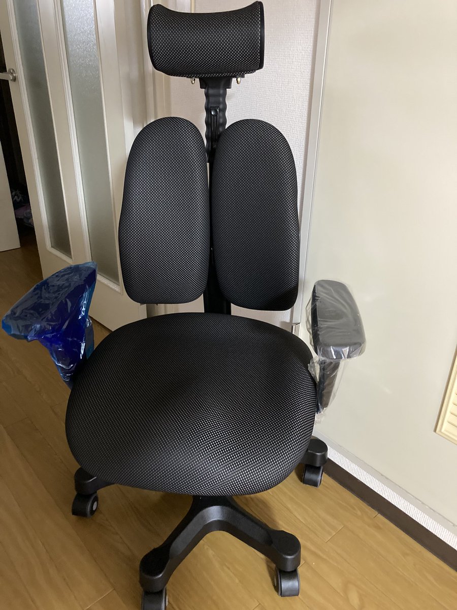 simiruninimomo's tweet photo. でかいプラモ作りましたwww
パーツは少なかったので20分もかからず完成。
むしろ片付けの方が大変だった💦
今日から腰とお尻が楽になる生活ぅ♫
#DUOREST https://t.co/QES1zRGQCD