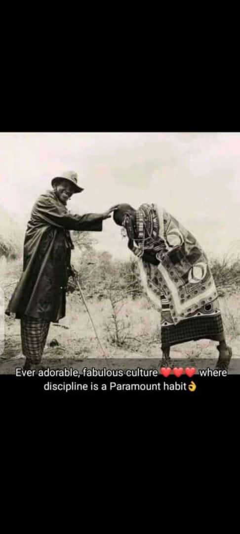 cenny001's tweet photo. Welcome to Maasai land where respect is Paramount, 
Here is a photo of a woman greeting a man, maybe they are related by blood or of the same clan, but the sort of respect is higher https://t.co/tB7WkULqTC