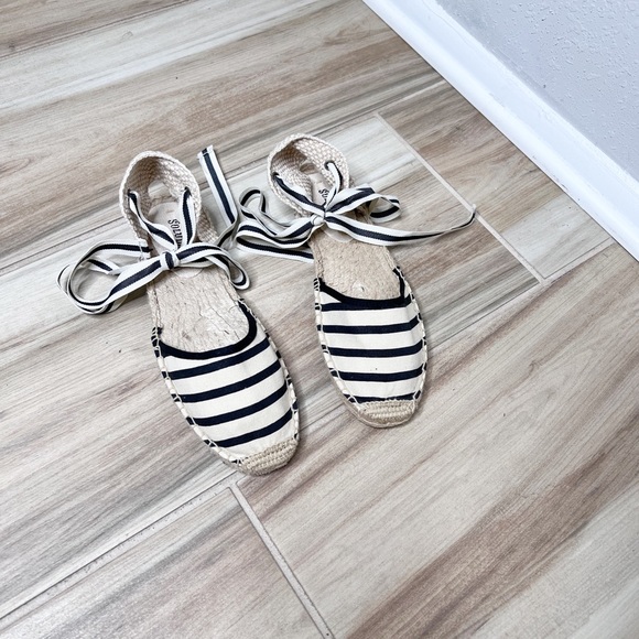ElisaJimenezNYC's tweet photo. So good I had to share! Check out all the items I'm loving on @Poshmarkapp from @monicayelena09 #poshmark #fashion #style #shopmycloset #soludos #davidyoung #isabellafiore: https://t.co/NVCtZ0KBs7 https://t.co/wttwaW97jc