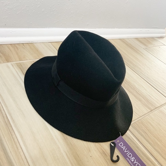 ElisaJimenezNYC's tweet photo. So good I had to share! Check out all the items I'm loving on @Poshmarkapp from @monicayelena09 #poshmark #fashion #style #shopmycloset #soludos #davidyoung #isabellafiore: https://t.co/NVCtZ0KBs7 https://t.co/wttwaW97jc