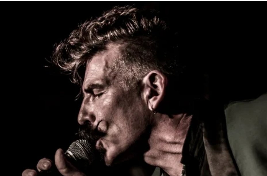 geraldperegrine's tweet photo. The incomprable @VivaJerryFish is chatting on air this morning on @Q102FeelGood Breakfast Show from  7-10am this morning about the upcoming Covid Gala Concert @NCH_Music 15th June.

Last few tickets @ https://t.co/RdI1njwsgA

@creativeirl @DeptCulturelRL https://t.co/z7sAdLt9sW