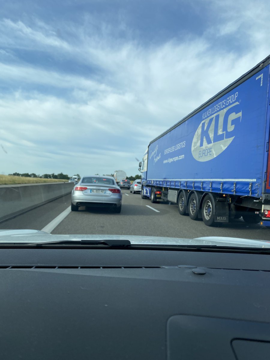SSaara121's tweet photo. J’avais oublié le bonheur des bouchons tous les matins pourtant j’ai fait cette route pendant cinq ans tous les jours
#RN83 https://t.co/JVIvdhOX18