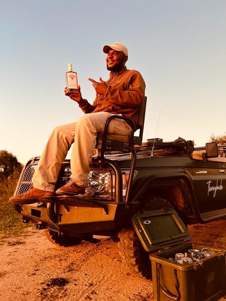 daggaboyrum's tweet photo. Game-drive sundowner🥃🥃🥃 On the rocks. #strayfromtheherd #africansippingrum #daggaboyrum #buffalo #africanrum https://t.co/3OuhPdgc8D