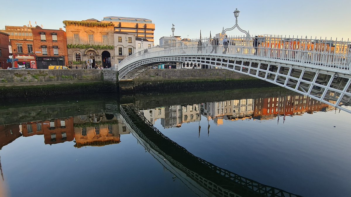 SpaceClinics's tweet photo. #naefilter sunset along the Liffey https://t.co/XHH6BQK14A