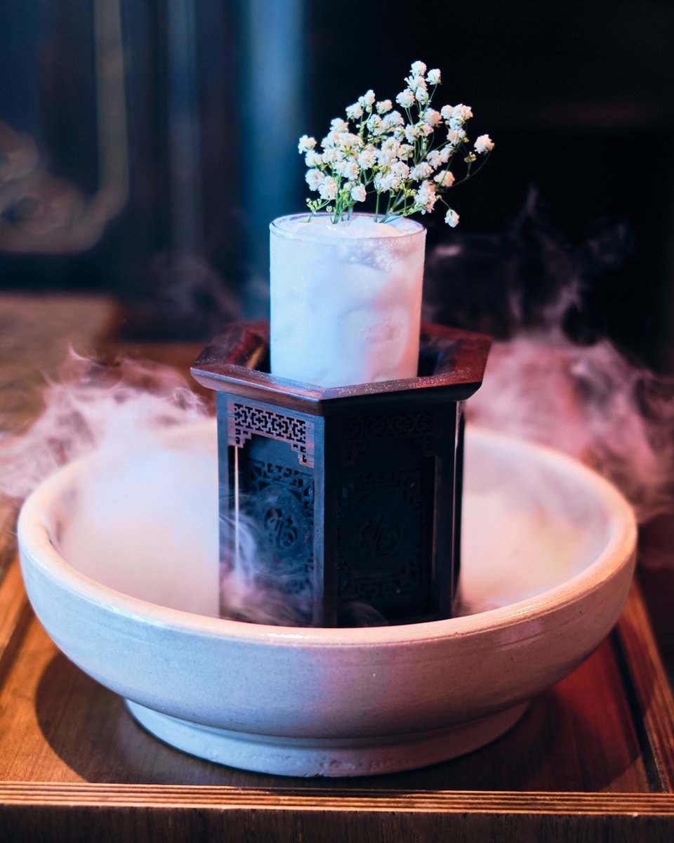 buttcape's tweet image. Immortal White Snake cocktail by Sarah Ip for XiaoLongKan Houston

Inspired by Legend of the White Snake 

I missed the deadline for posting this on IG because I was out of town, but I still want to post it here since I love shooting dry ice!