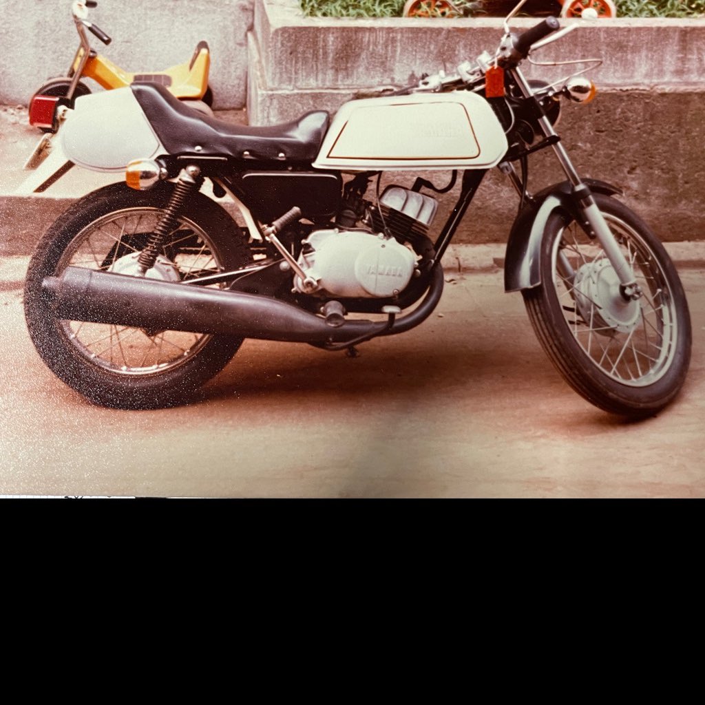 kemuriworks's tweet photo. 懐かしい写真が出てきました。自分が初めて買ったバイク、YAMAHA GR50 !🛵 当時は2ストが多かったですね。しかし今見てもカッコイイ、、、
#YAMAHA #ヤマハ #GR50 #bike #バイク #バイク好きと繋がりたい https://t.co/xAMSaDEzpU
