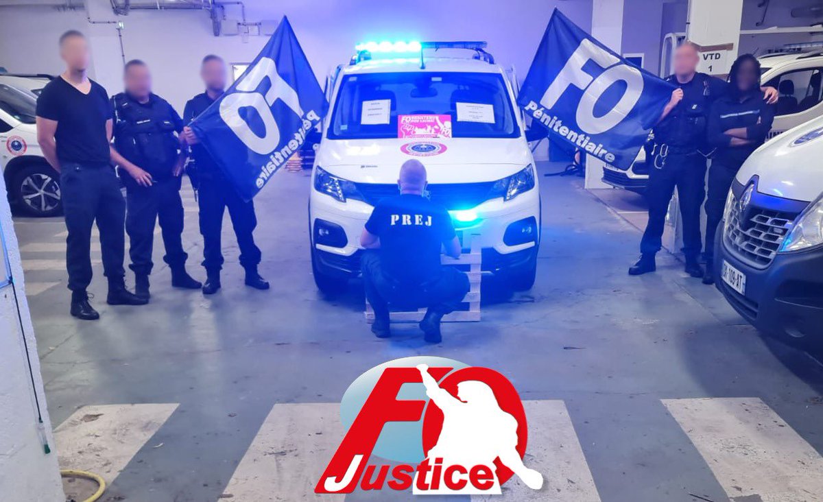 SyndFoJustice's tweet photo. L’action continue pour les #PREJ des Hauts-de-France. Le @SyndFoJustice apporte tout son soutien aux agents mobilisés aujourd’hui pour dénoncer leurs conditions de travail déplorables. #FOResister #FORienlacher https://t.co/K6icMlgazs