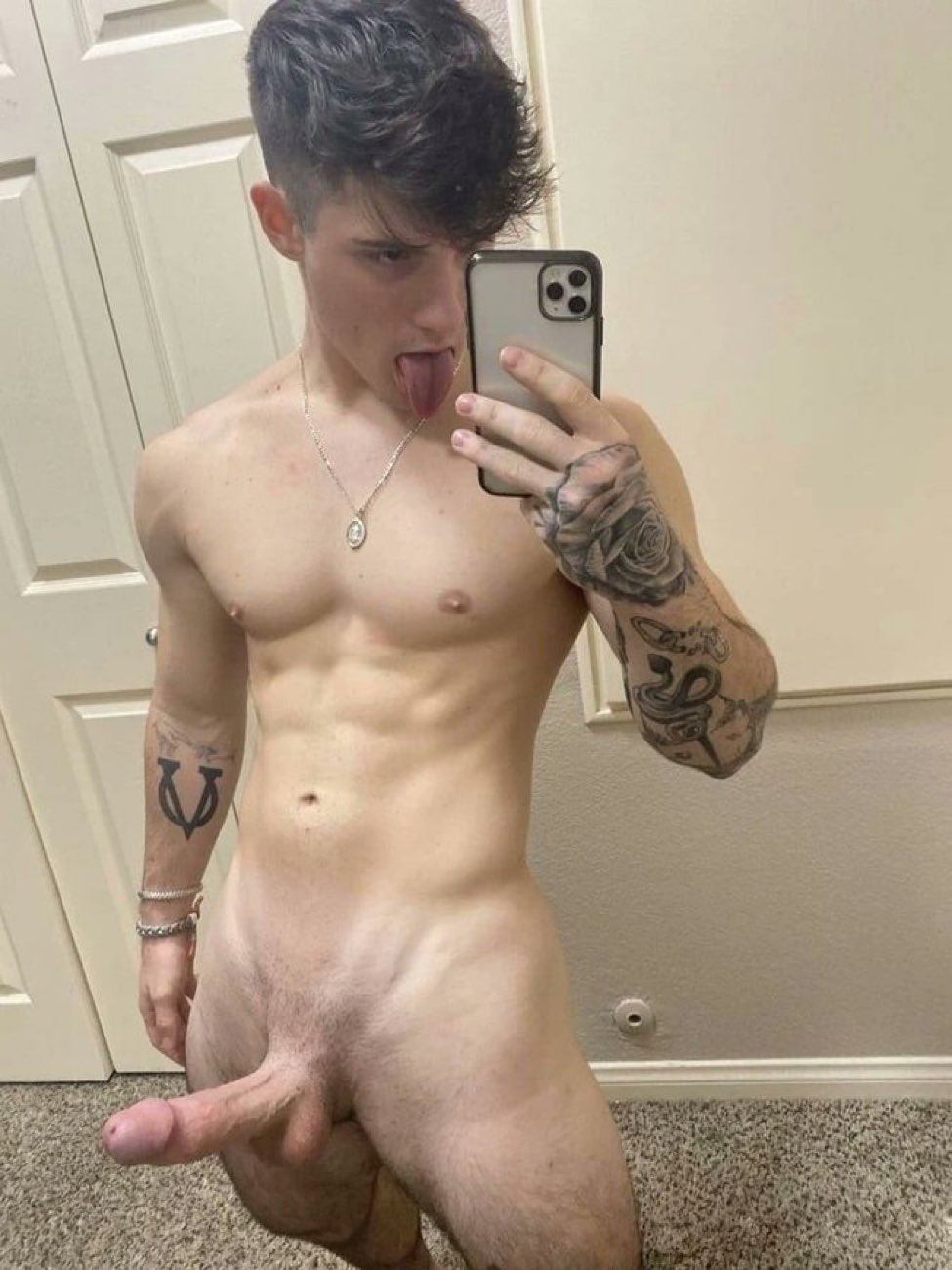 Gay Porn Kiwi +675k on X: Do you like arms tattoo ? 🦑  t.cotGK4gNgC72  X