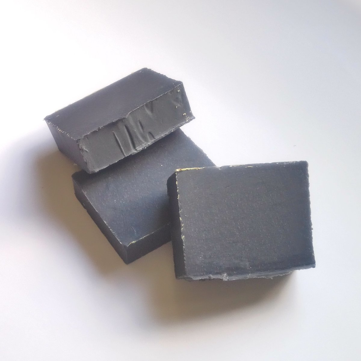 MaryJeanUK's tweet photo. Coming soon. Charcoal & Cedarwood, this soap is ideal for those with sensitive skin as it soothes redness and irritated skin. It has an aroma reminiscent of the outdoors with Cedarwood and Juniper. #zerowaste #smallbatch #crueltyfree #newproduct #plasticfre https://t.co/jpVyFtOkV0