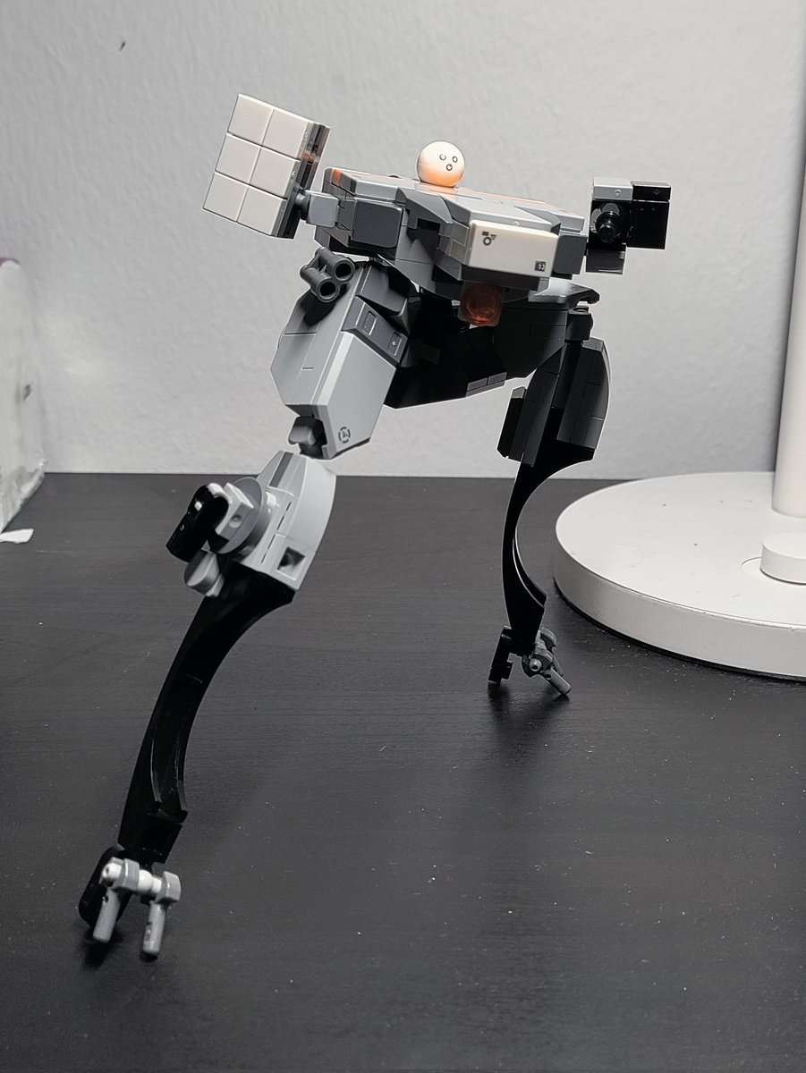 big_head123's tweet photo. SJR-1X "Shinobi" Urban Strike Drone.
Last pic is the latest version, with some parts moved around.

#lego #afol #Mecha #legocustom #レゴ #レゴロボ #メカ https://t.co/CTNBRBFrTT