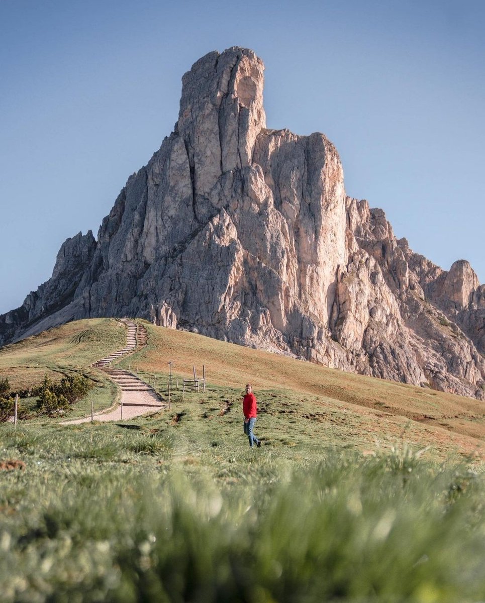 Cortina d'Ampezzo, toute la grandeur et la beauté des Dolomites. 

Pour en savoir plus : 

▶ bit.ly/Dolomites-fr 

▶ cortina.travel/fr/ 

📸 Instagram @ amoureuxdumonde 

instagram.com/amoureuxdumond… 

#IlikeItaly <a href="/cortinadolomiti/">Cortina d'Ampezzo Official Page</a>
<a href="/TurismoVeneto/">Visit Veneto</a>