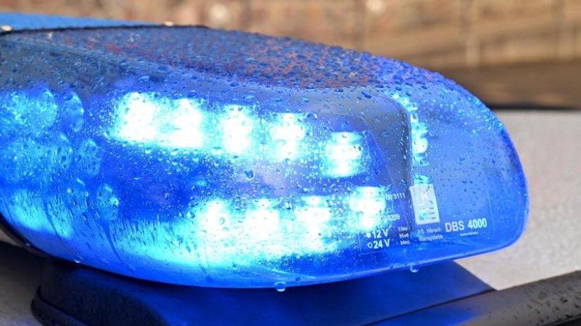 abendblatt's tweet photo. Unfall nach Wild-Ausweichmanöver: Verkehrsbehinderungen https://t.co/5Bkm8Q3Yup https://t.co/PHIJgvBqD9