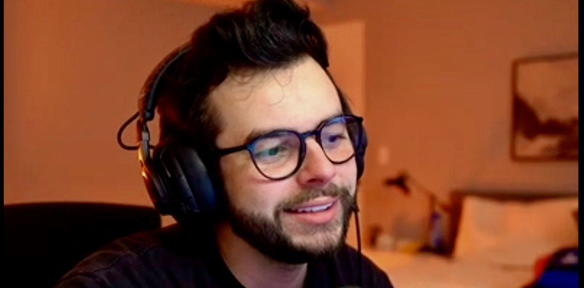 FrankPiccolo's tweet photo. @tarik @Nadeshot Nade looking at his phone now https://t.co/N4vPxectIV