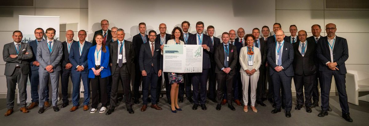 FluxysGroup's tweet photo. Fluxys had the pleasure to present at the first #EuropeanHydrogenBackbone Day the North Sea hydrogen supply corridor, one of the import corridors in line with the RePowerEU package. #EnergyTransition https://t.co/fjun7bvvyl