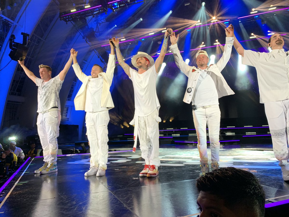BlueWaters9's tweet photo. Legends performing at a legendary place! #DNAWorldTour2022 #bsbLA #hollywoodbowl ✨@backstreetboys @nickcarter https://t.co/30BBXhwfR9