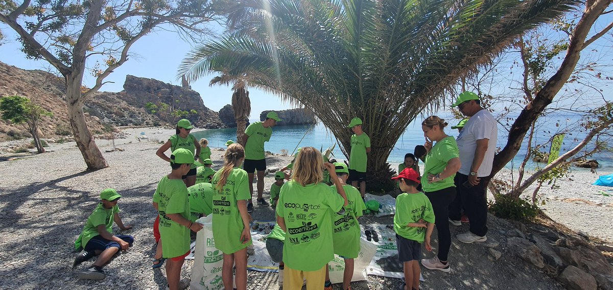 Algunas imágenes de la salida de #ApadrinamientoDePlayas en La Rijana (Gualchos) con el CEIP Sierra Lújar, donde desde los más pequeños de 3 años contribuyeron al estudio de las basuras marinas que hay en su playa #ProyectoLIBERA <a href="/ecoembes/">Ecoembes</a> <a href="/castell2015/">Toñi Antequera</a>