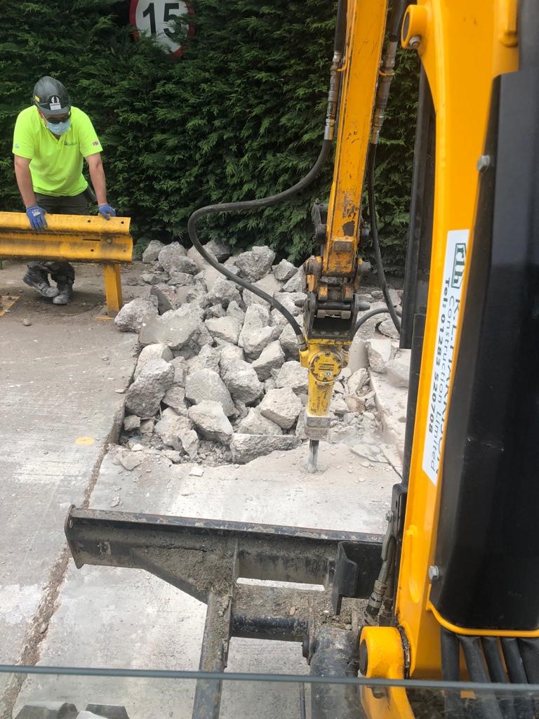 rlhsocials's tweet photo. breaking out some concrete for @UnileverUKI for this weeks #workforcewednesday, looking good lads💪🧱

How was everyone's bank holiday? 👑☀️

#rlhc #QueensJubilee #construction #constructioncompany #wednesdaythought https://t.co/63QSUeJHSY